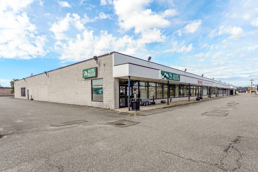 More Photos Of 1681-1745 Broadhollow Rd, Farmingdale Storefront For Lease