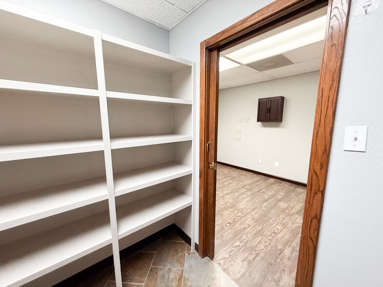 More Photos Of 3711 20th St, Lubbock Office For Sale