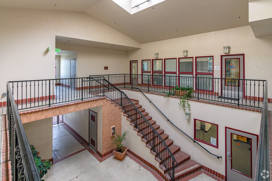 More Photos Of 2015 J St, Sacramento Loft Creative Space For Lease