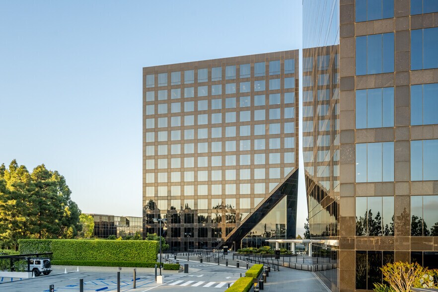 More Photos Of 19900 MacArthur Blvd, Irvine Office For Lease