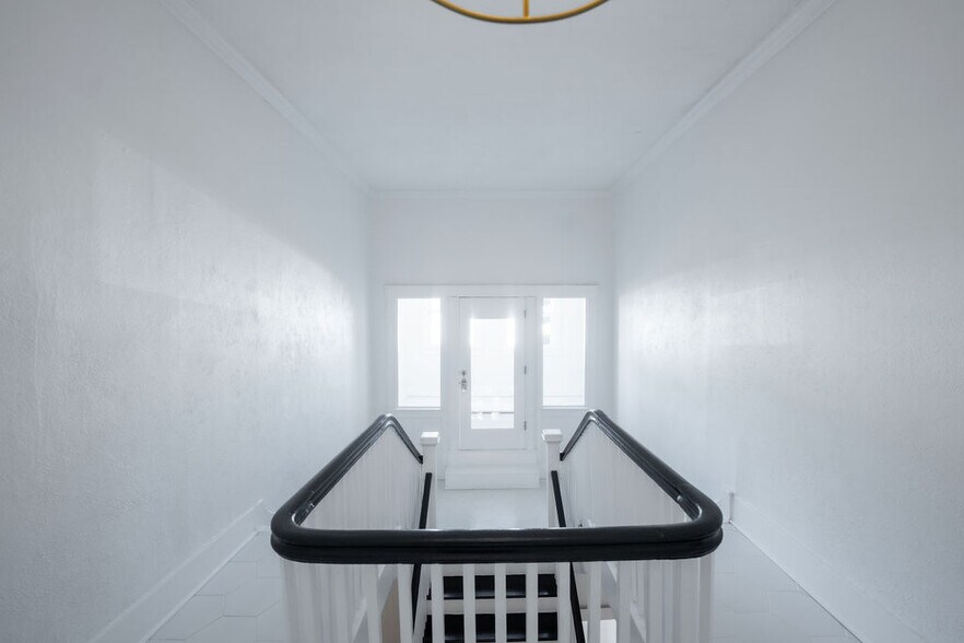 More Photos Of 306 E Victory Dr, Savannah Apartments For Sale