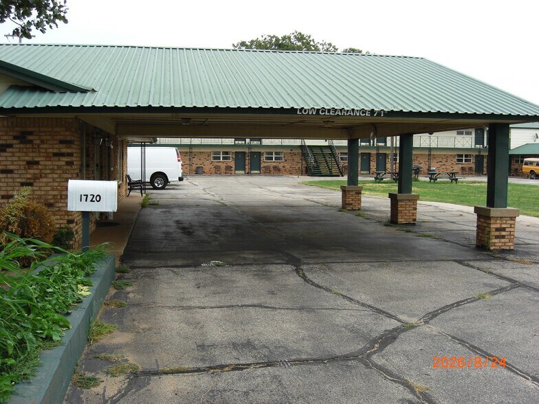 More Photos Of 1720 S Grand Ave, Cherokee Hotel For Sale