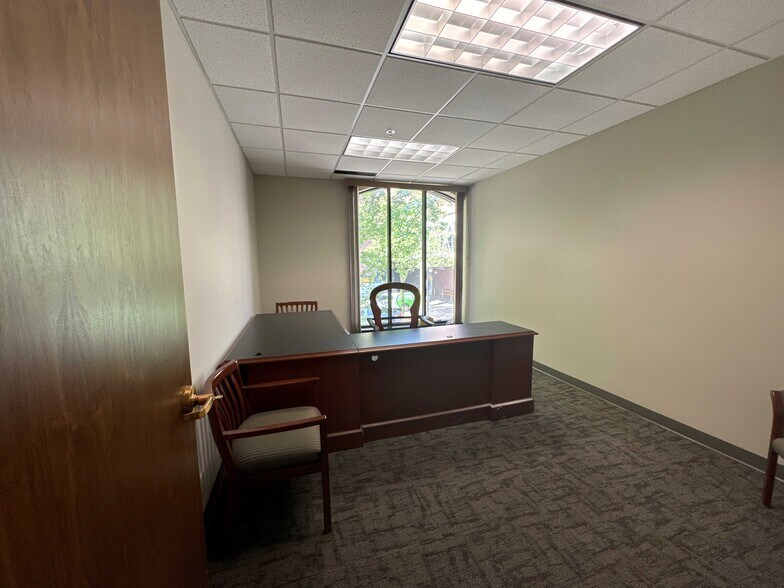 More Photos Of 320 3rd St SE, Cedar Rapids Office For Lease