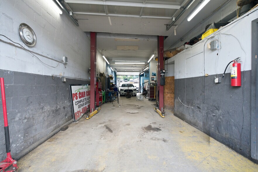 More Photos Of 1850 E Jericho Tpke, Huntington Auto Repair For Sale