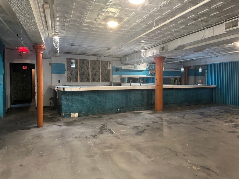 More Photos Of 109 W Broughton St, Savannah Hospitality For Lease