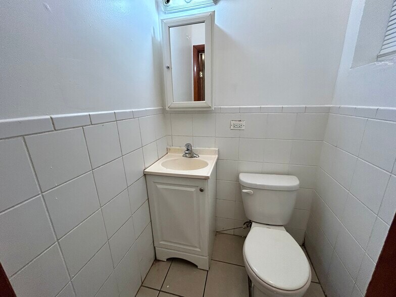 More Photos Of 1721-1725 E 79th St, Chicago Apartments For Lease