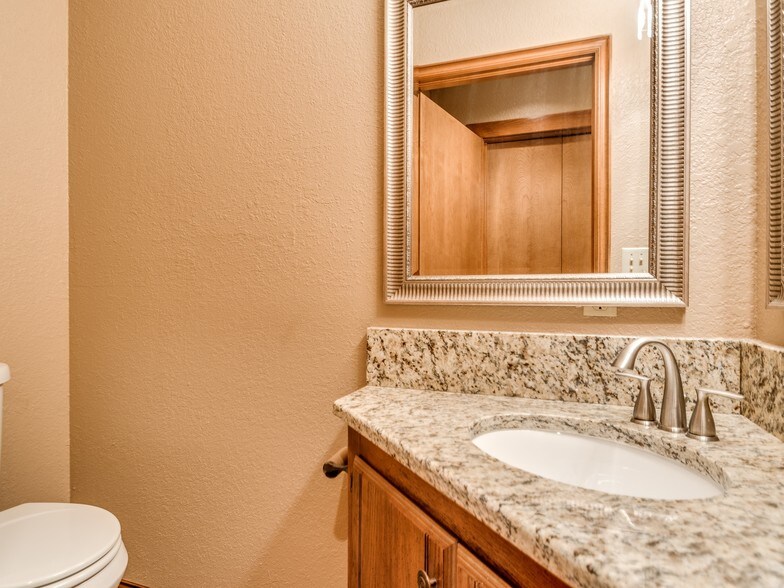 More Photos Of 2222 Westpark Dr, Norman Medical For Sale