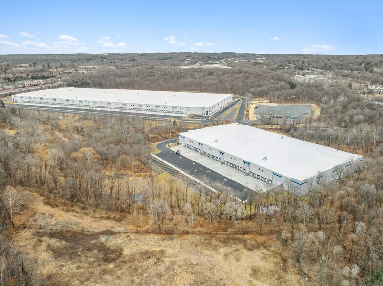 More Photos Of 25 Old Mill Rd, Suffern Unknown For Lease