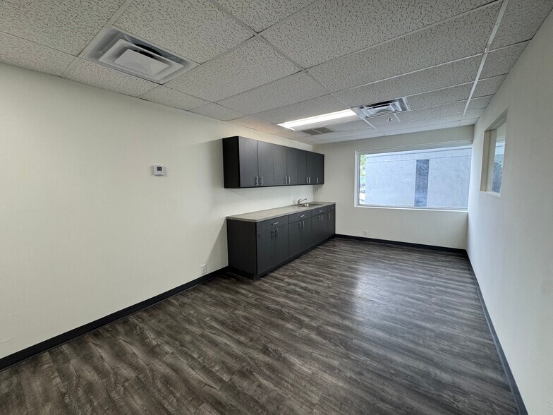 More Photos Of 10700 NW 36th Ave, Miami Warehouse For Lease