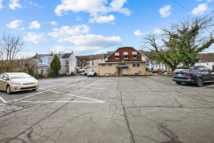 More Photos Of 2201 Perkiomen Ave, Mount Penn Restaurant For Sale