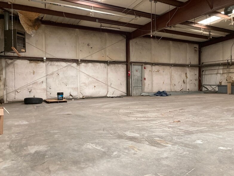 More Photos Of 2601 N Lake Valley Rd, Prescott Valley Warehouse For Lease
