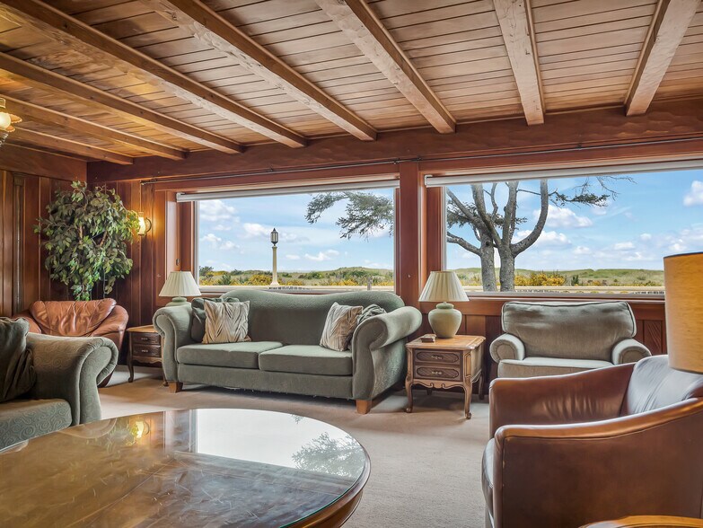 More Photos Of 1021 Promenade, Seaside Specialty For Sale