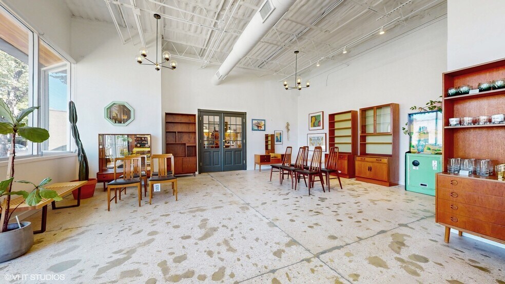 More Photos Of 3256 W Bryn Mawr Ave, Chicago General Retail For Lease