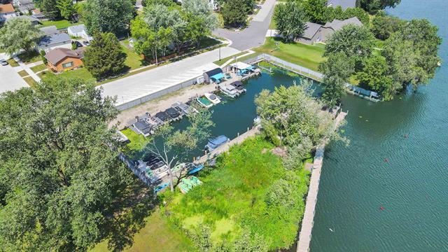 More Photos Of 1000 Bauman St, Oshkosh Marina For Sale