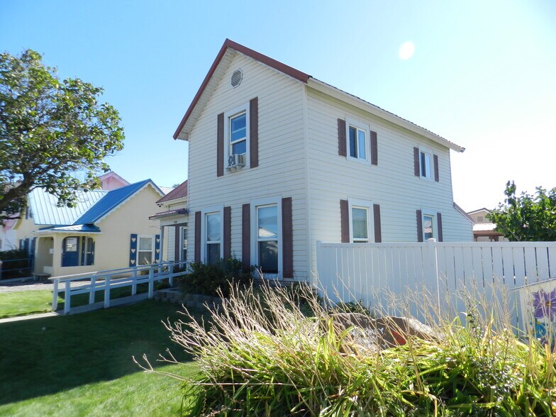 More Photos Of 901 Main St, Salmon Office For Sale