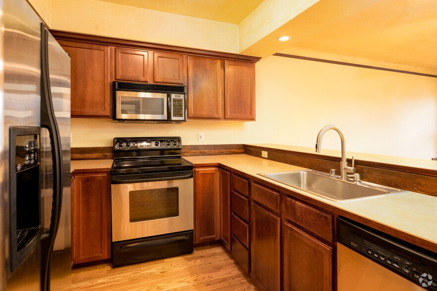 More Photos Of 16 Valley St, Seattle Apartments For Sale