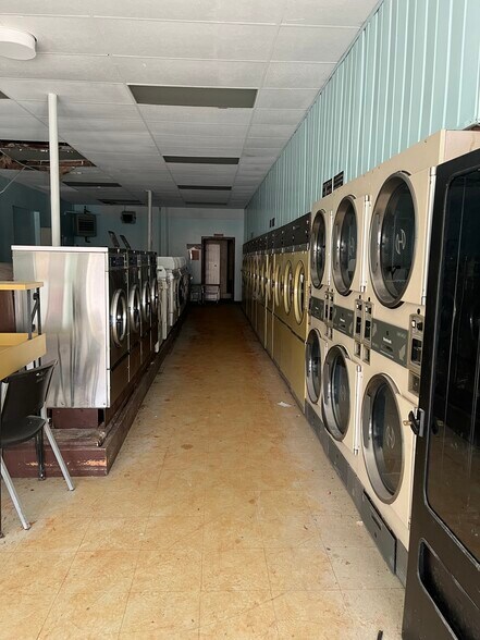 More Photos Of 25 E Main St, Plymouth Storefront Retail Residential For Sale