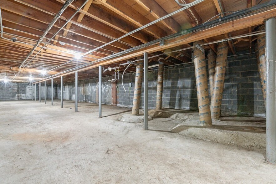 More Photos Of 390 Ramapo Valley Rd, Oakland Freestanding For Lease