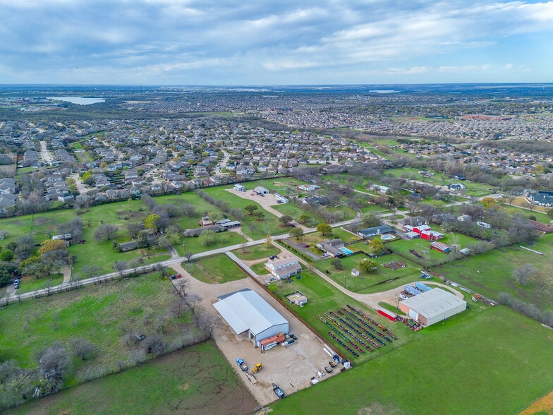 More Photos Of 1650 Staree Ln, Saginaw Flex For Lease