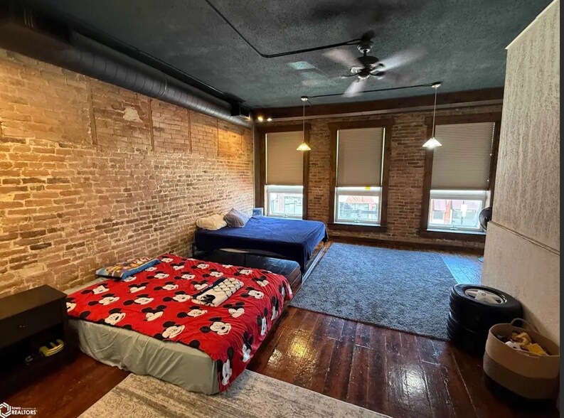 More Photos Of 113 N Jefferson St, Mount Pleasant Office For Sale
