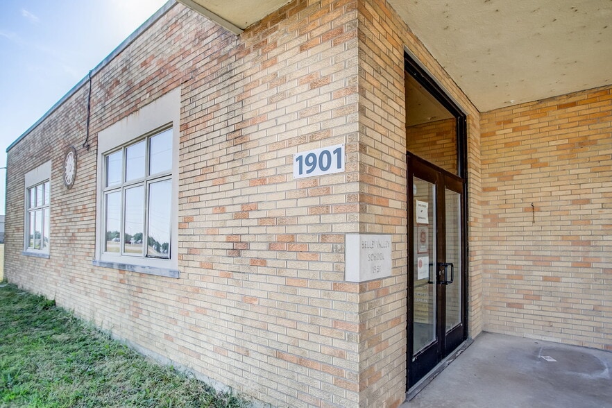 More Photos Of 1901 Mascoutah Ave, Belleville Schools For Sale