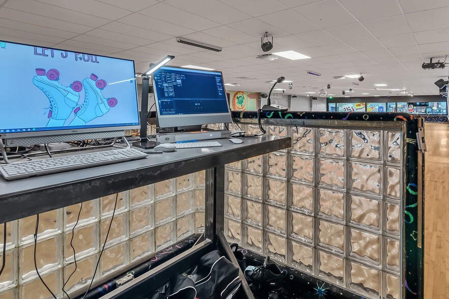 More Photos Of 7628 Corina Dr, Fort Worth Skating Rink For Sale