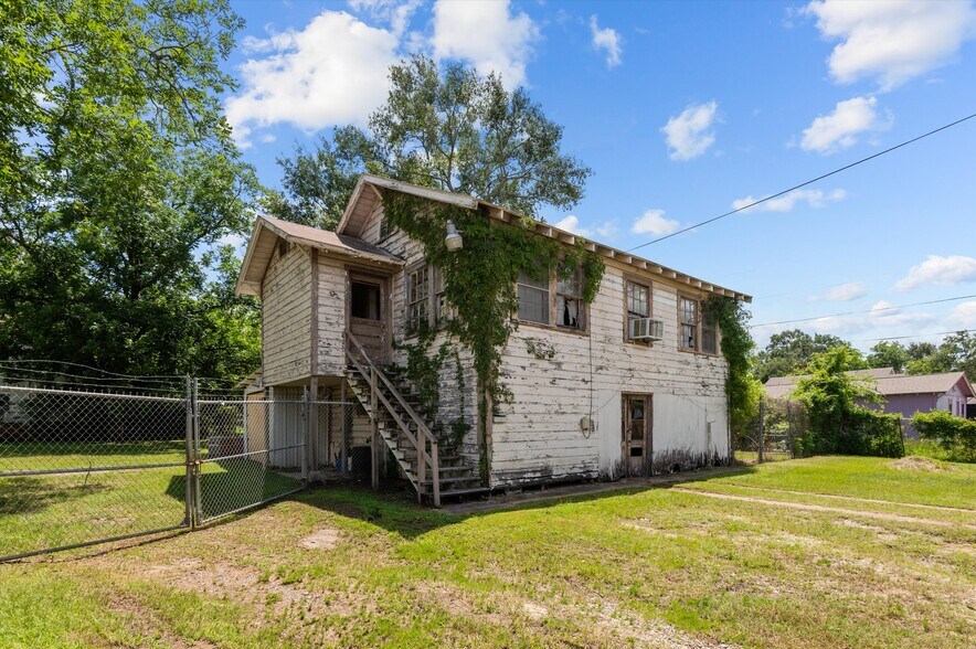 More Photos Of 1403 Crockett St, Lufkin Office Residential For Sale
