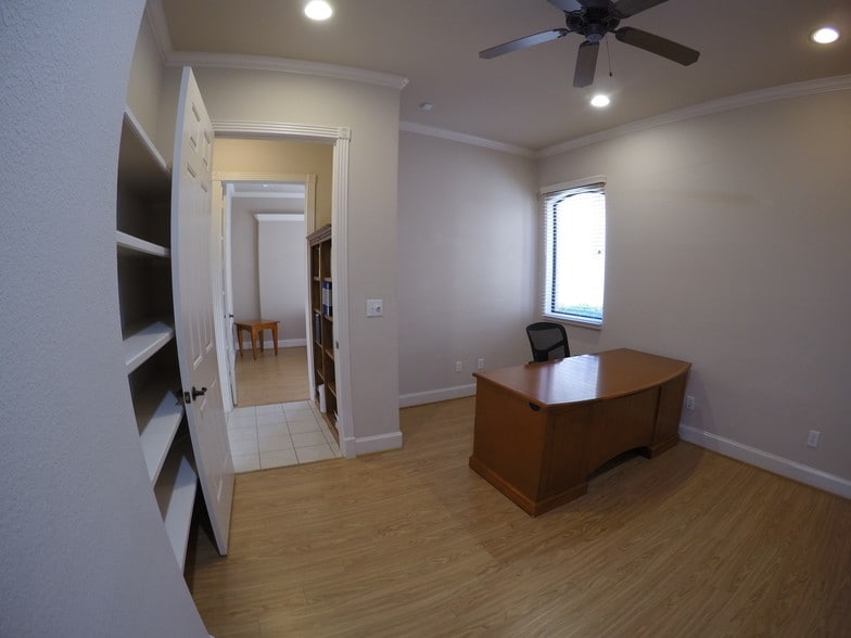 More Photos Of 1806 Snake River Rd, Katy Medical For Sale