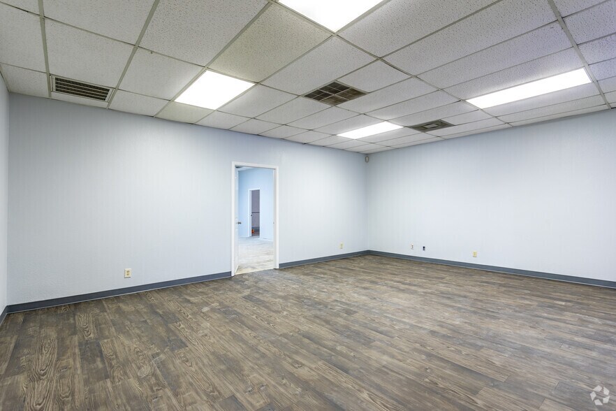 More Photos Of 1225 W College Ave, Carrollton Unknown For Lease