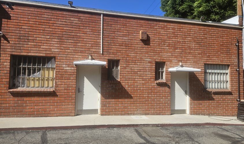 More Photos Of 1194-1196 E Walnut St, Pasadena Storefront For Lease