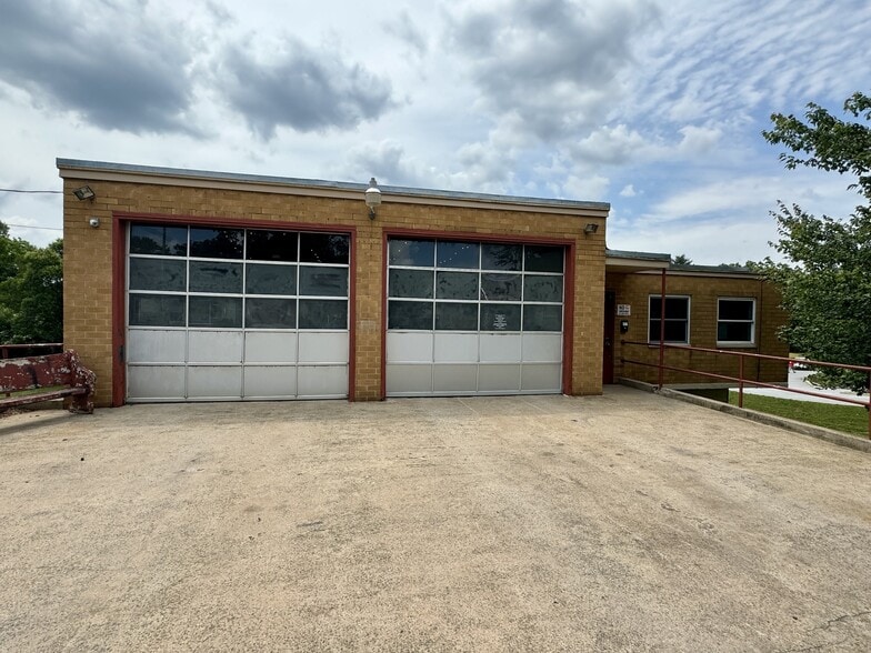 More Photos Of 86 Allen St, Greenville Police Fire Station For Sale