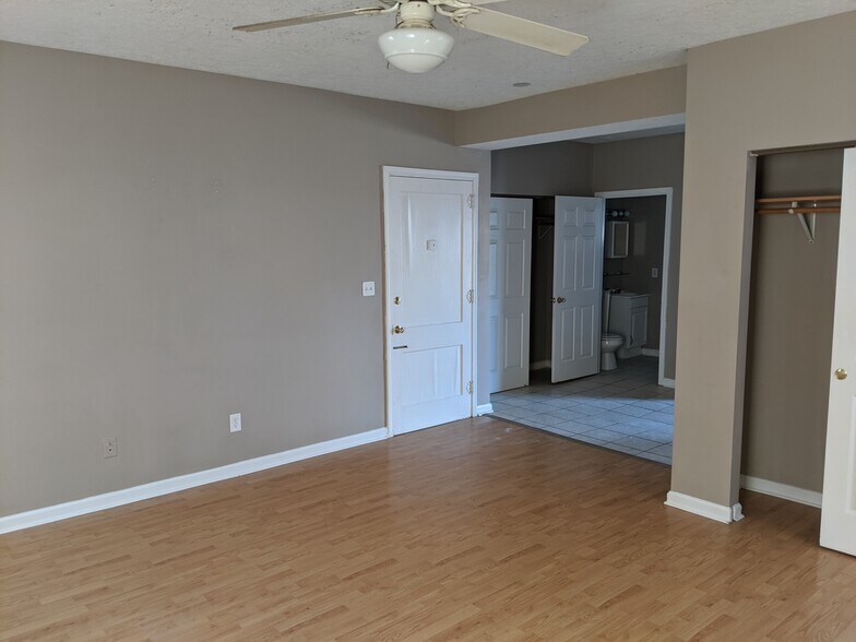 More Photos Of 118 Palmer St, Indianapolis Apartments For Sale