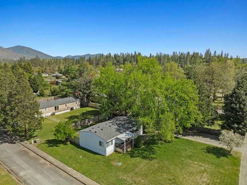 More Photos Of 387 Tavis Dr, Merlin Manufactured Housing Mobile Home Park For Sale