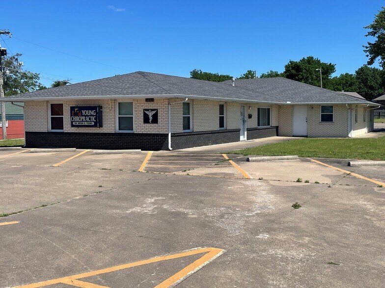 Primary Photo Of 2602 Chandler Rd, Muskogee Office For Sale