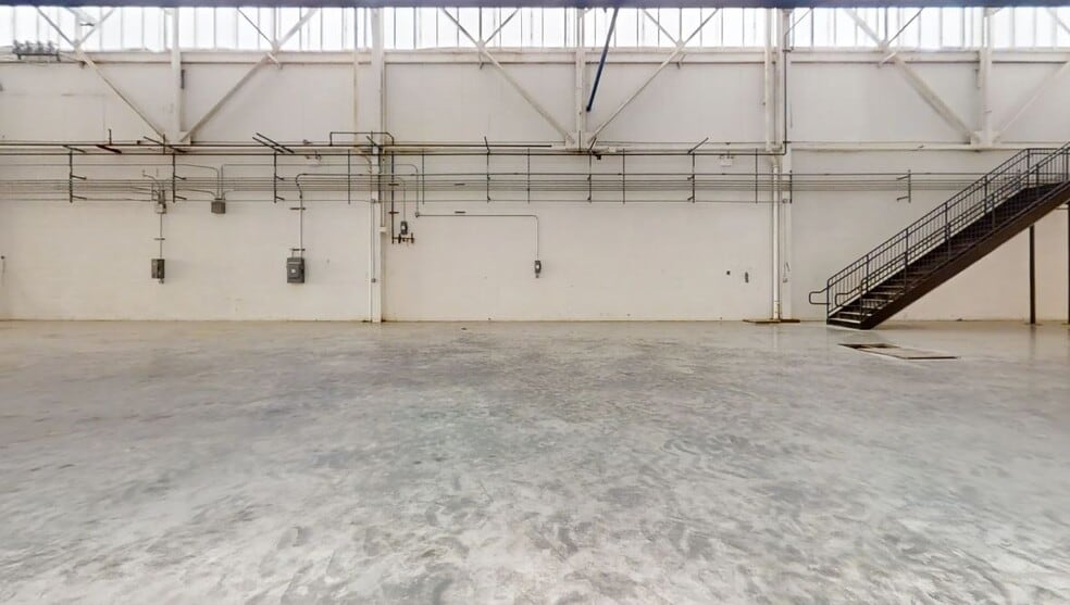 More Photos Of 799 E 73rd St, Cleveland Warehouse For Lease