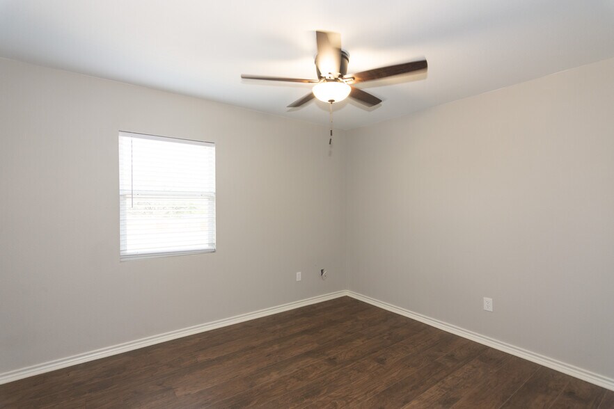 More Photos Of 114 Scofield Ave, Johnson City Apartments For Sale