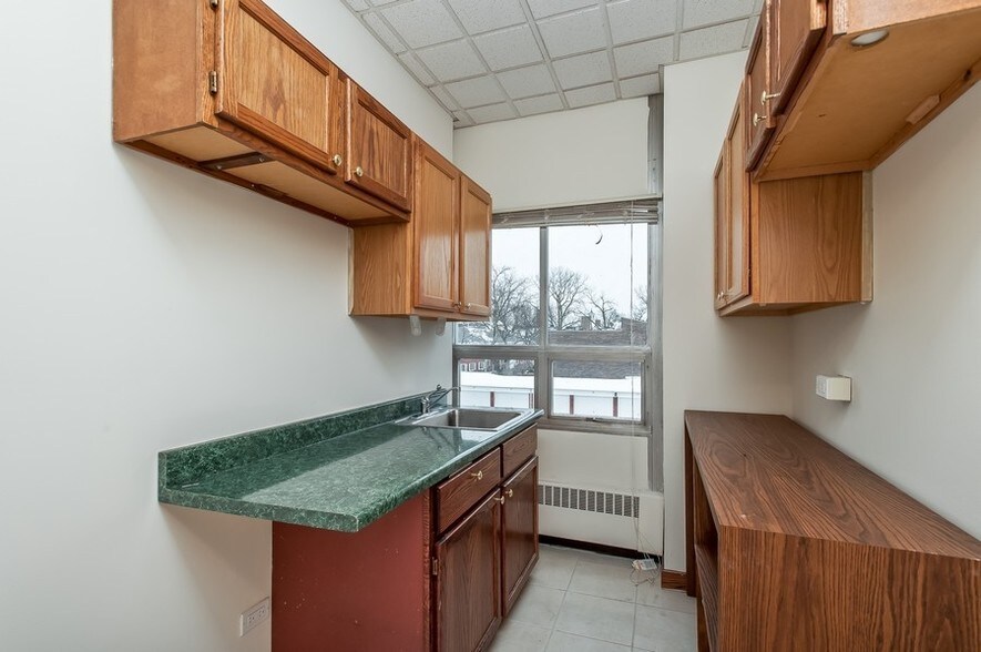 More Photos Of 1132 Waukegan Rd, Glenview Medical For Sale