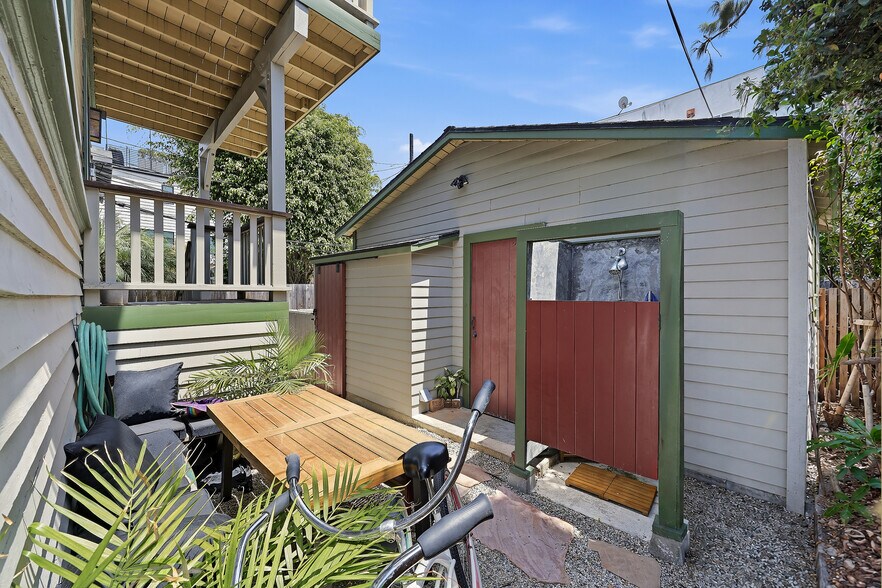 More Photos Of 218 Horizon Ave, Venice Multifamily For Sale