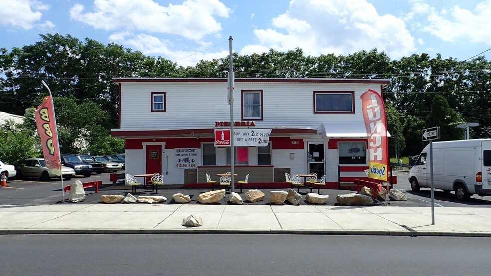 More Photos Of 1130 Pembroke Rd, Bethlehem Storefront Retail Residential For Lease