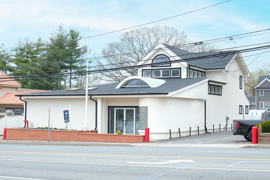 Primary Photo Of 125 E Jericho Tpke, Huntington Station Freestanding For Sale