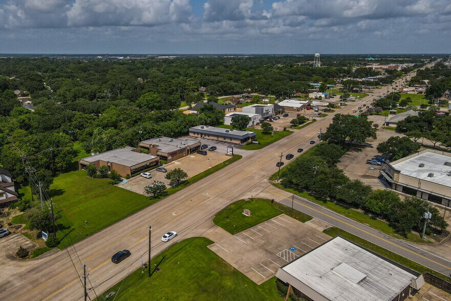 More Photos Of 2006 Broadway St, Pearland Medical For Lease