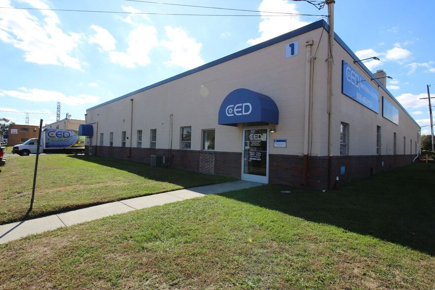 More Photos Of 7300 N Crescent Blvd, Pennsauken Light Manufacturing For Lease