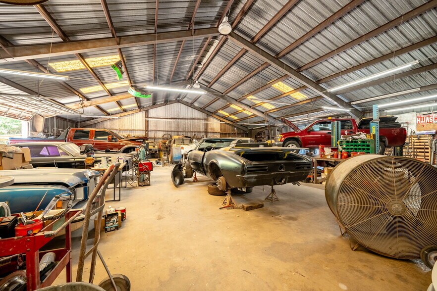 More Photos Of 4001 W St, Pensacola Distribution For Lease