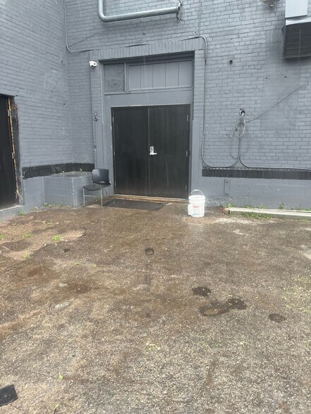 More Photos Of 236 Burgar St, Welland Warehouse For Sale