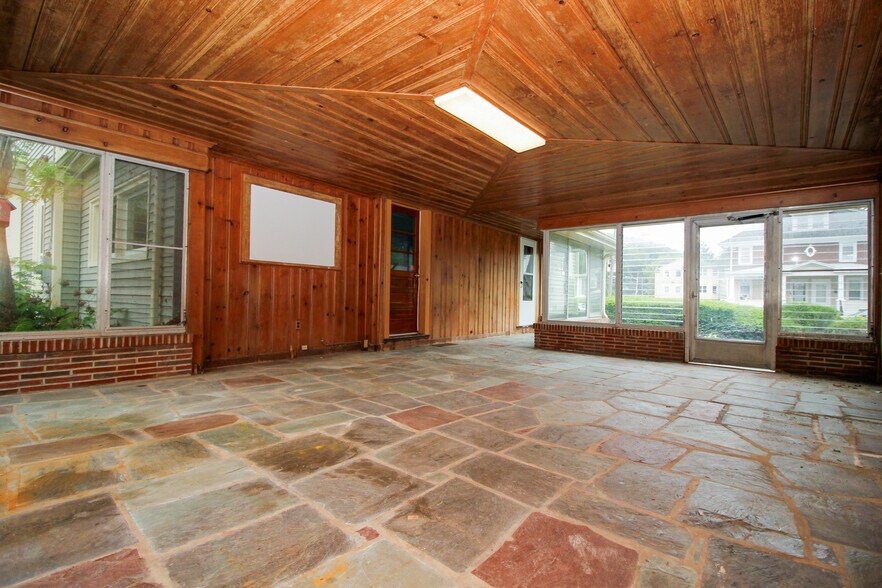 More Photos Of 417 W Blackwell St, Dover Office Residential For Sale