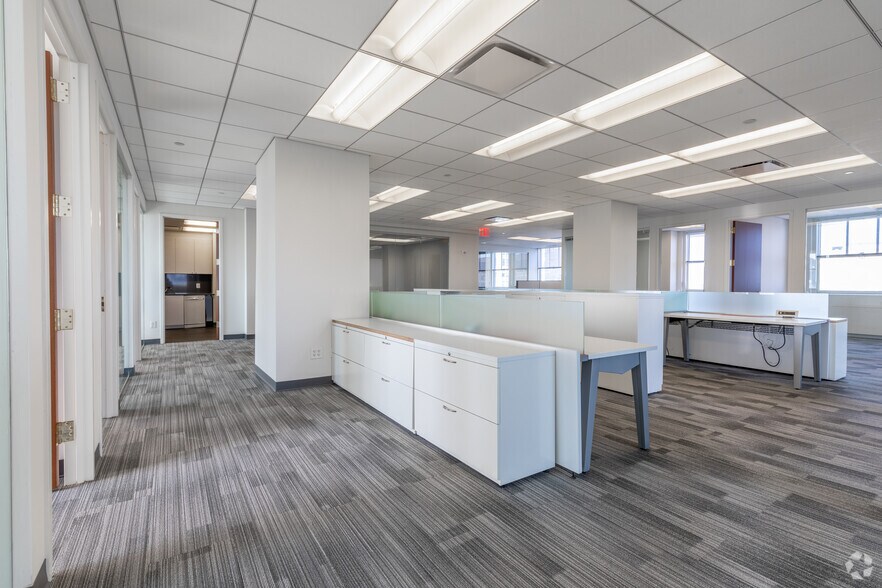 More Photos Of 122 E 42nd St, New York Office For Lease