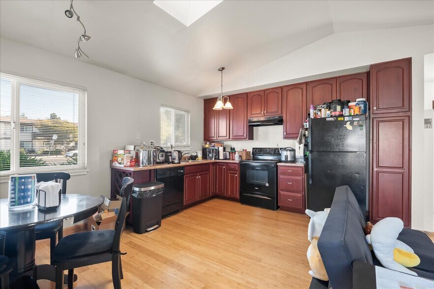 More Photos Of 26047 Gading Rd, Hayward Apartments For Sale