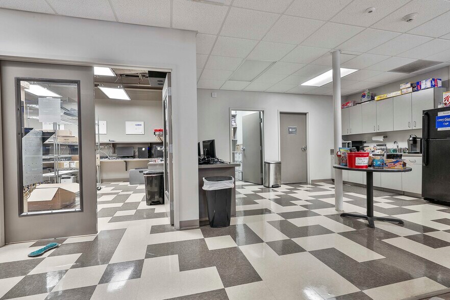 More Photos Of 1039 Sullivan Rd, Newnan Office For Lease