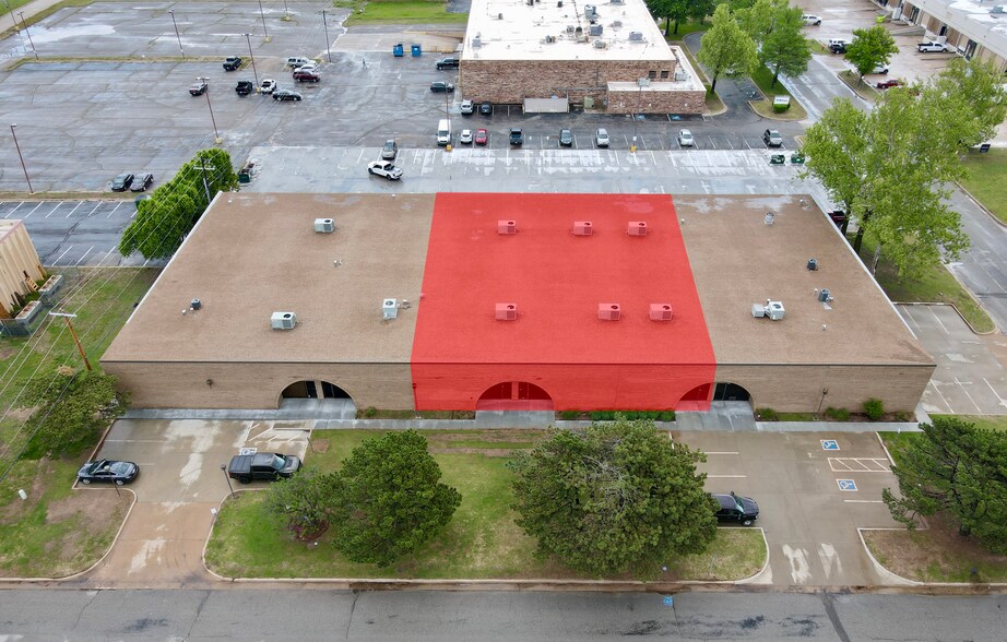 More Photos Of 1000 Cornell Pky, Oklahoma City Light Manufacturing For Lease