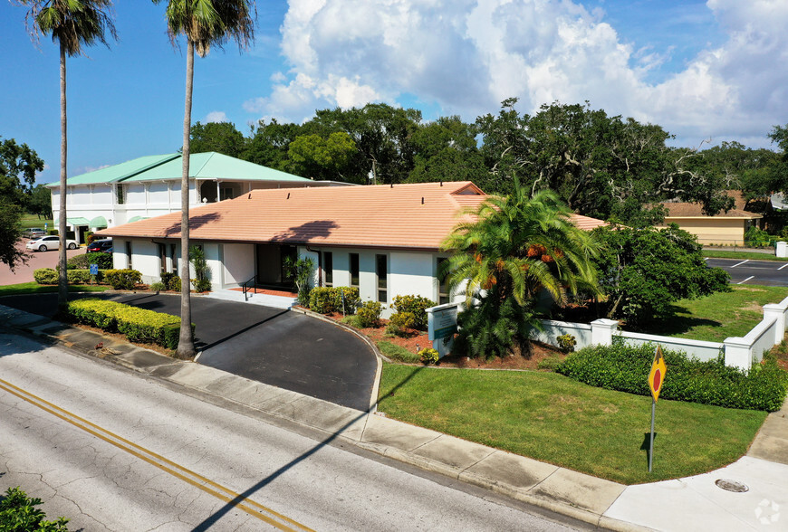 Primary Photo Of 609 Indian Rocks Rd, Belleair Medical For Sale